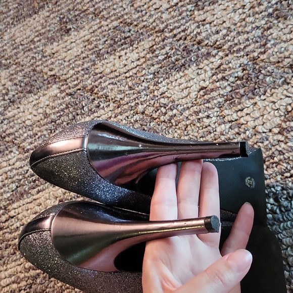 Jacqueline Ferrar Peep Toe High Heels - Picture 6 of 6